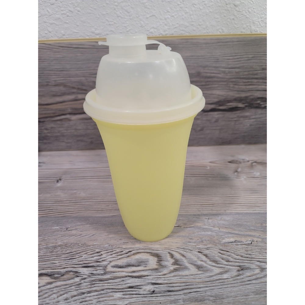 Vintage~Tupperware~3 pc QuickShake Smoothie Gravy Shaker Mixer 844-1 Yellow